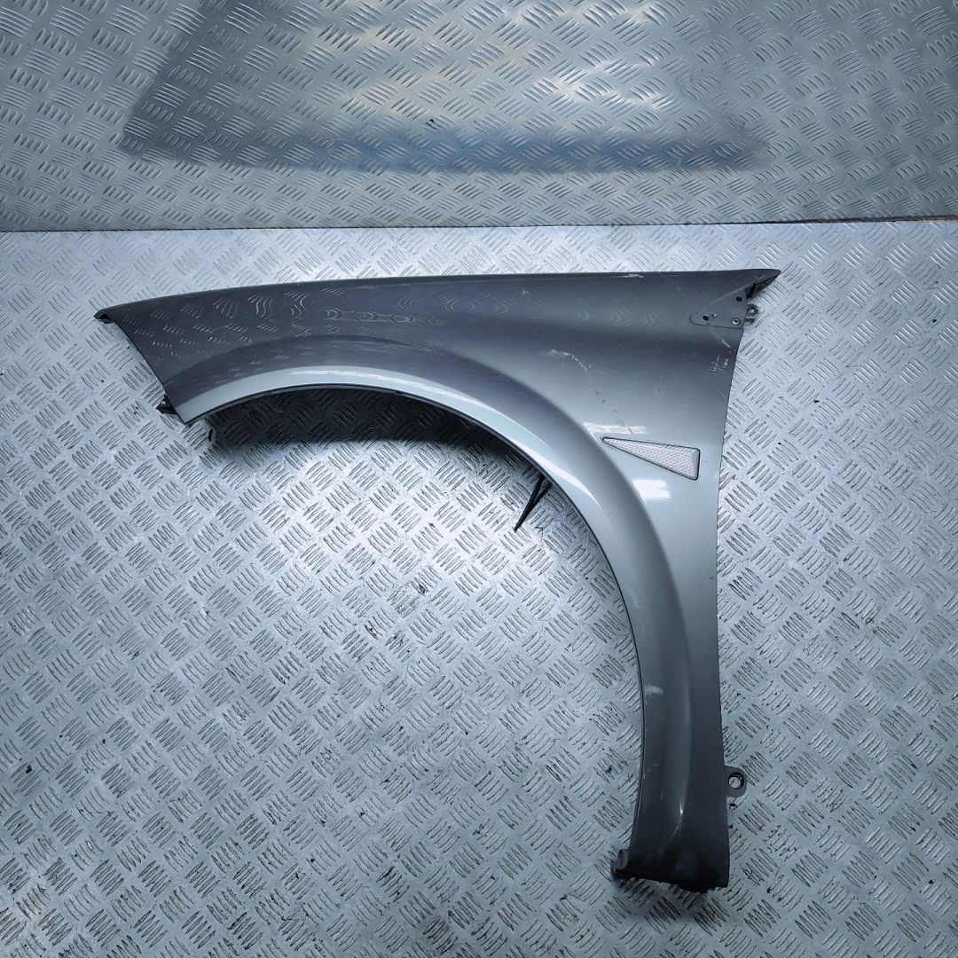 крыло переднее левое Renault Megane 2 поколение 2005, серо-зеленый, универсал, правый руль, 8200125500 - фото №1