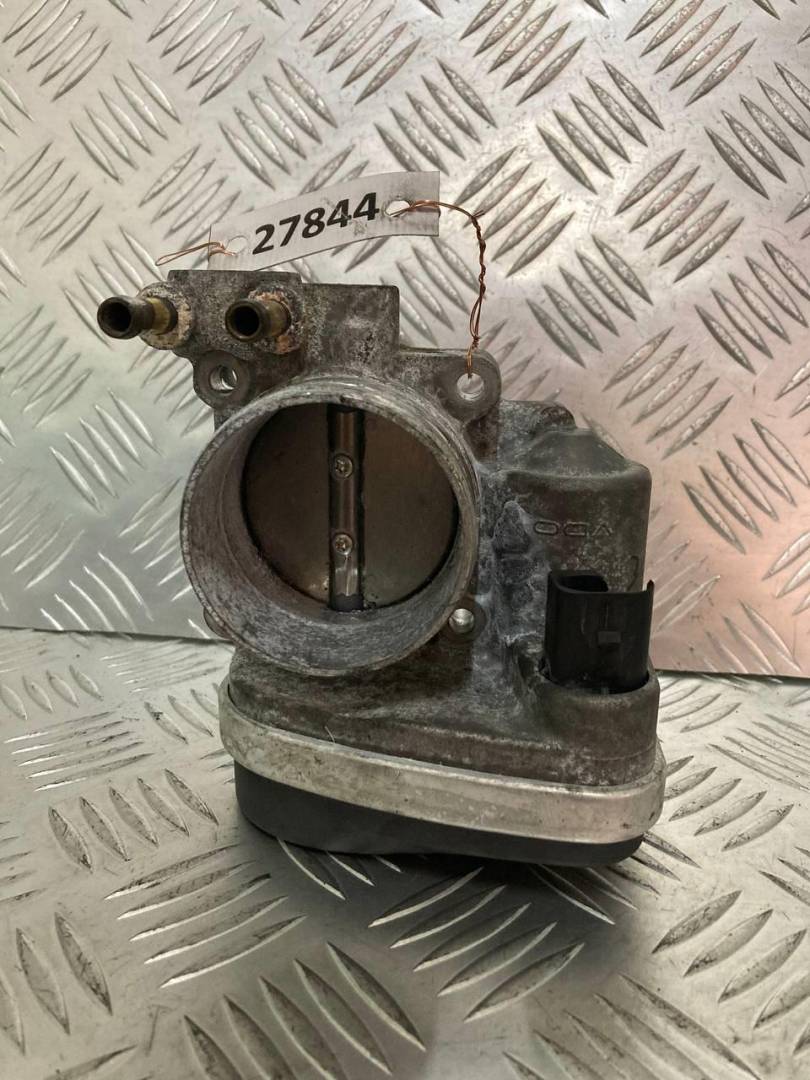 заслонка дроссельная Volkswagen Touran 1 поколение 2004, 2.0 л., FSI, бензин, 06F133062 - фото №1