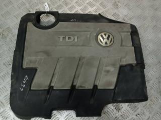 декоративная крышка двигателя Volkswagen Passat B6 2009, 2.0 л., TDi, CBAA, дизель, 6МКПП, серебристый, седан, передний привод, правый руль, 03L103925AM