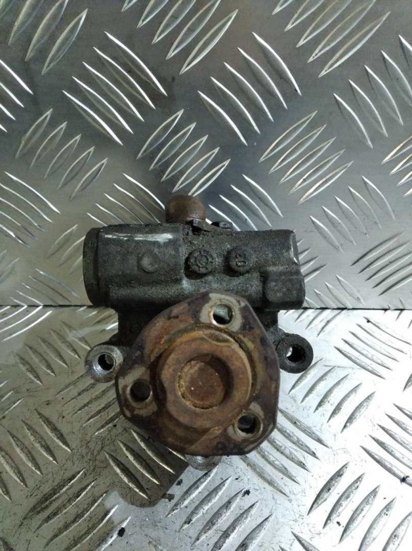 насос гидроусилителя руля Volkswagen Lupo 1 поколение 2003, 1.4 л., i, бензин, 6N0422154E - фото №1