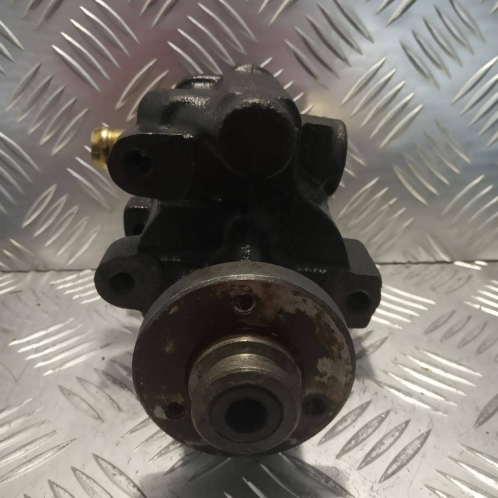 насос гидроусилителя руля Renault Scenic 1 поколение 1998, 1.6 л., i, бензин - фото №1