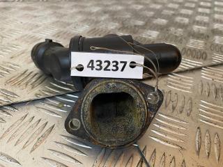 корпус термостата Audi A4 B7 2005, 2.0 л., TFSI, бензин, АКПП, 06D121111G