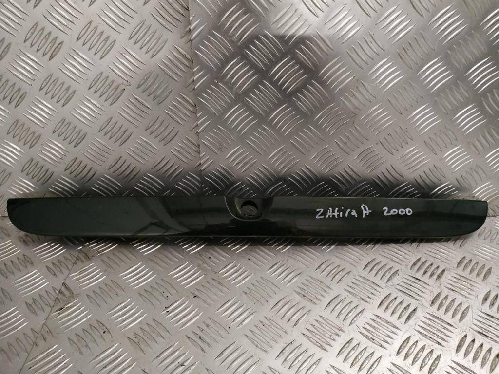 накладка подсветки номера Opel Zafira 1 поколение (A) 2000, 90579631 - фото №1