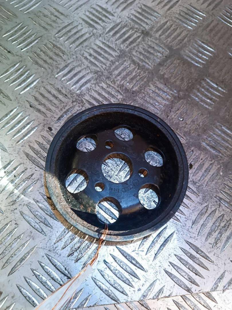 шкив насоса гидроусилителя Audi A4 B5 1998, 1.8 л., i, бензин, 058145255E - фото №1