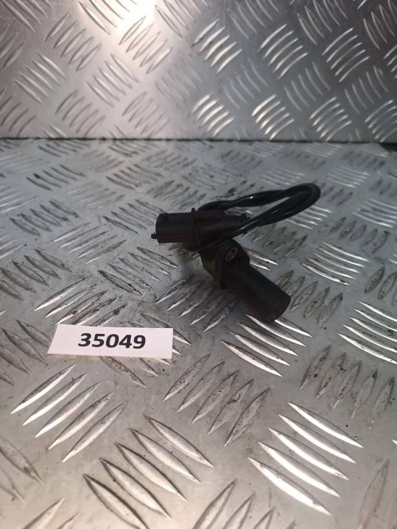 датчик коленвала Skoda Octavia 1 поколение (A4) 1999, 1.6 л., i, бензин, 261210148 - фото №1