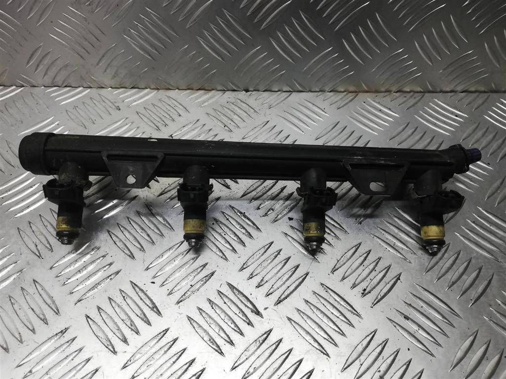 топливная рампа Volkswagen Polo 4 поколение 2003, 1.4 л., i, бензин, 036906031M, 036133319AE - фото №1