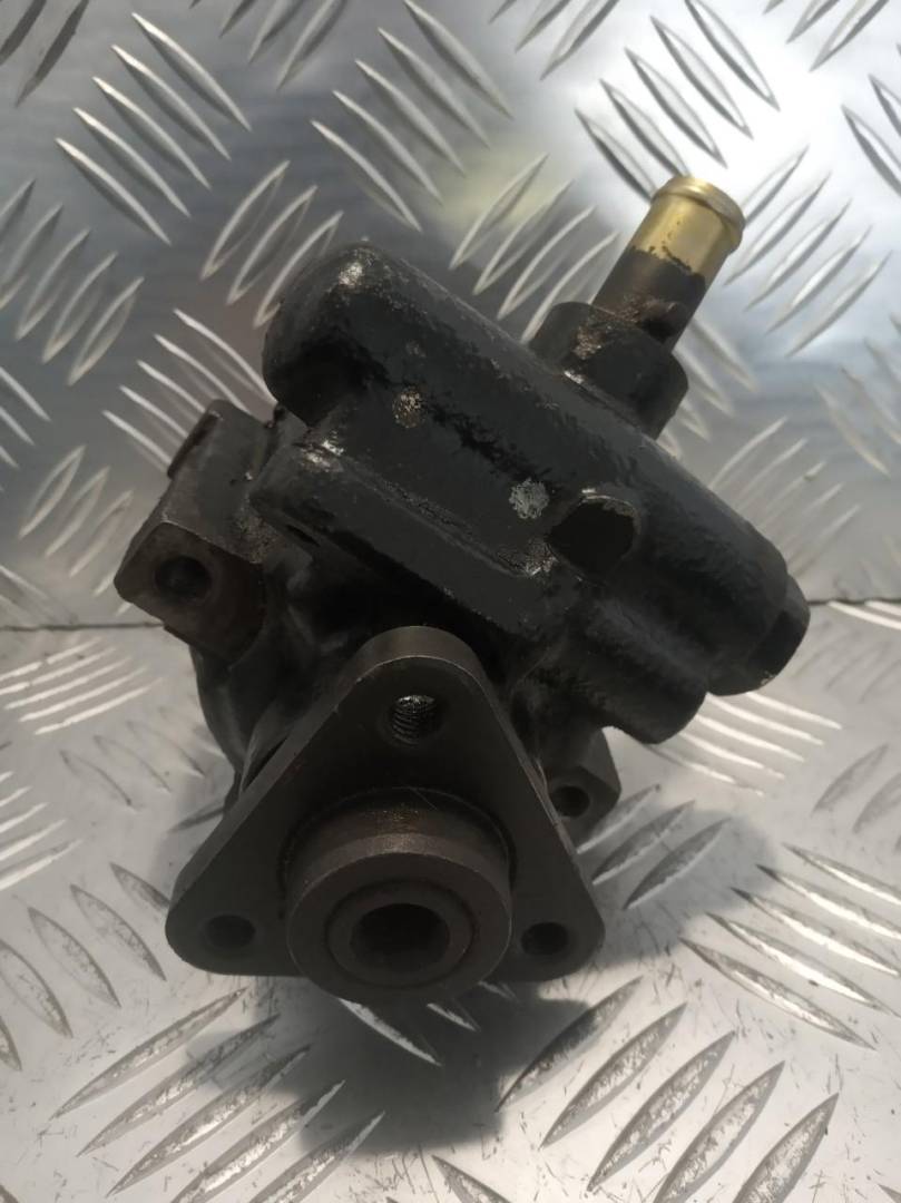 насос гидроусилителя руля Fiat Brava 1 поколение 1998, 1.6 л., i, бензин - фото №1