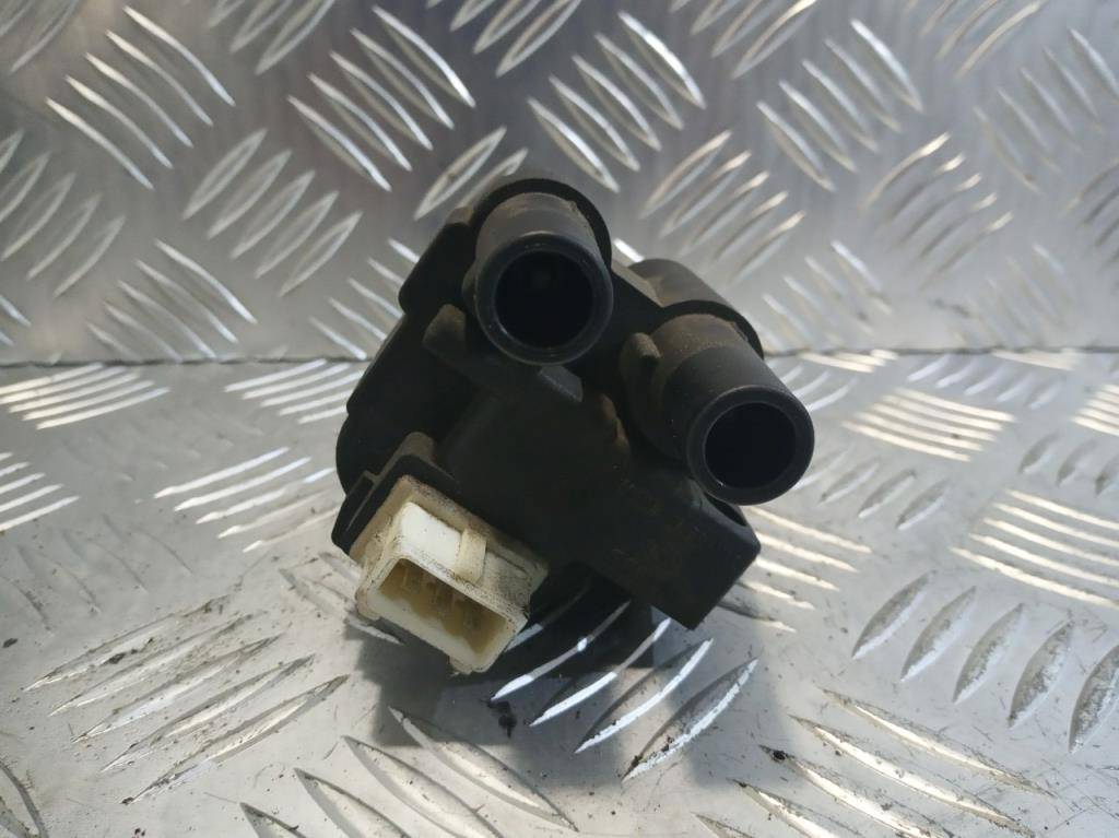 катушка зажигания Renault Clio 2 поколение 1999, 1.6 л., i, бензин, H7700100589, 7700100643D - фото №1