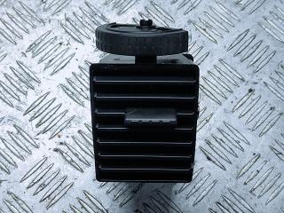 дефлектор обдува салона Volkswagen Transporter T5 2006, 2.5 л., TDi, AXD, дизель, робот, серебристый, микроавтобус, передний привод, правый руль, 7H0815705C