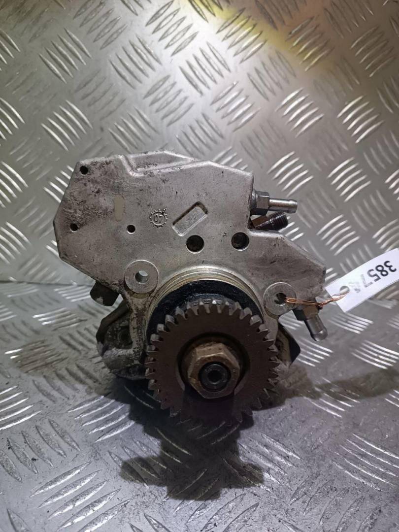 ТНВД Mercedes-Benz M-Класс W164 2007, 3.0 л., CDi, дизель, A6420103045, A6420700501, 0445010145 - фото №1