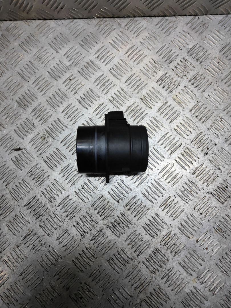 расходомер воздуха Volkswagen Passat B6 2009, 2.0 л., TDi, CBAA, дизель, 6МКПП, серебристый, седан, передний привод, правый руль, 0281002735 - фото №1