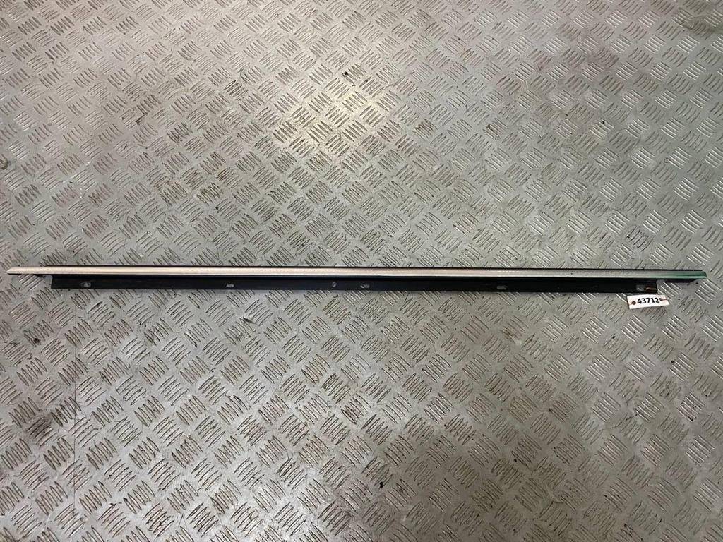 молдинг стекла Audi A6 4F/C6 2006, 4F0853283C - фото №1