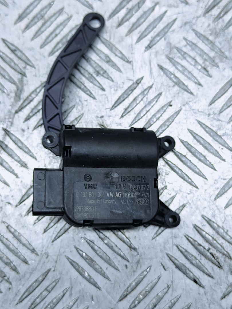 моторчик заслонки печки Volkswagen Passat B6 2007, 2.0 л., TDi, BMR, дизель, 6МКПП, чёрный, седан, передний привод, правый руль, 1K2907511E - фото №1