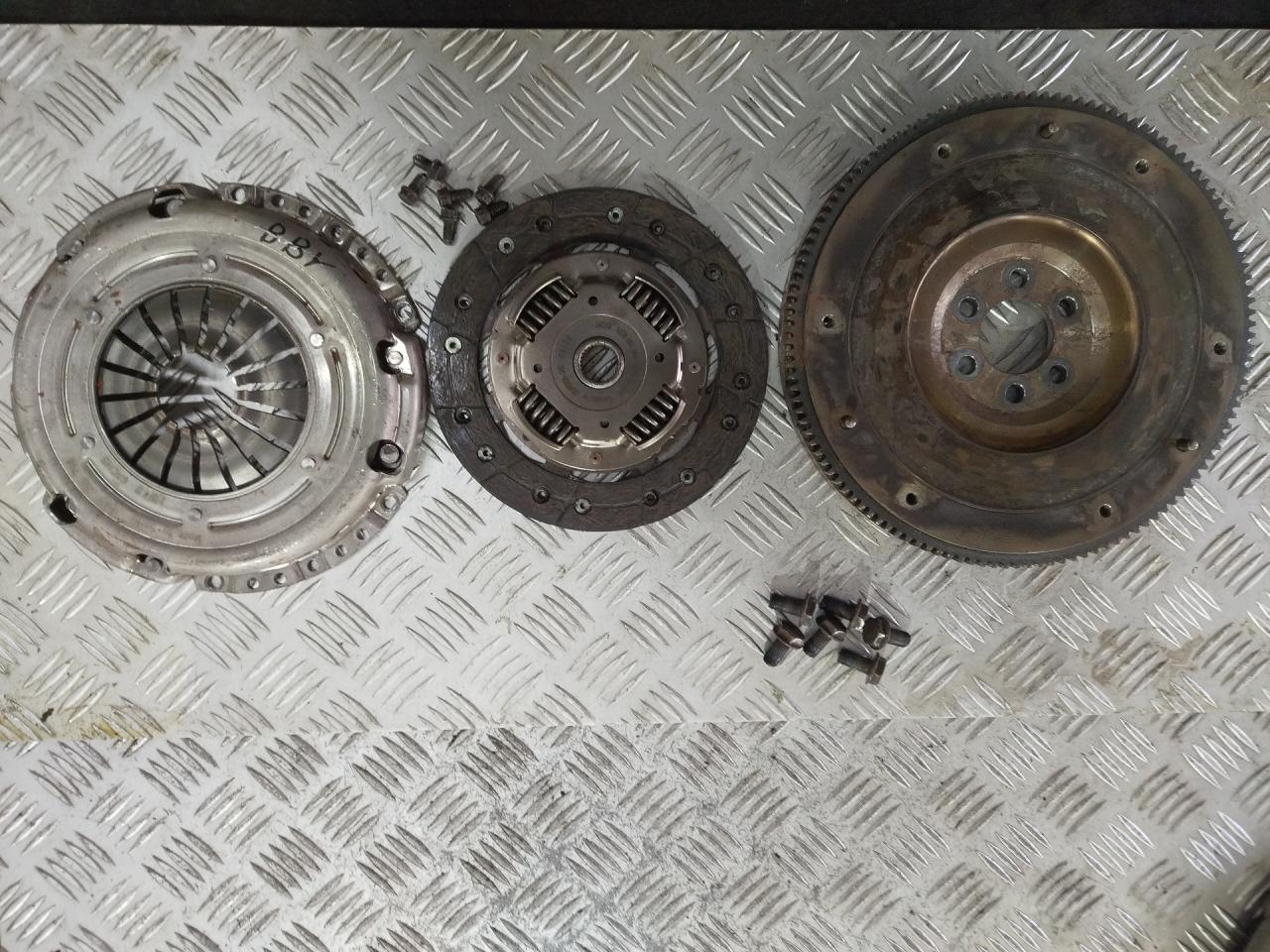 комплект сцепления Volkswagen Polo 4 поколение 2002, 1.4 л., i, BBY, бензин, 5МКПП, 030105271D, 1878003966, 308200796, 2157K22 - фото №1