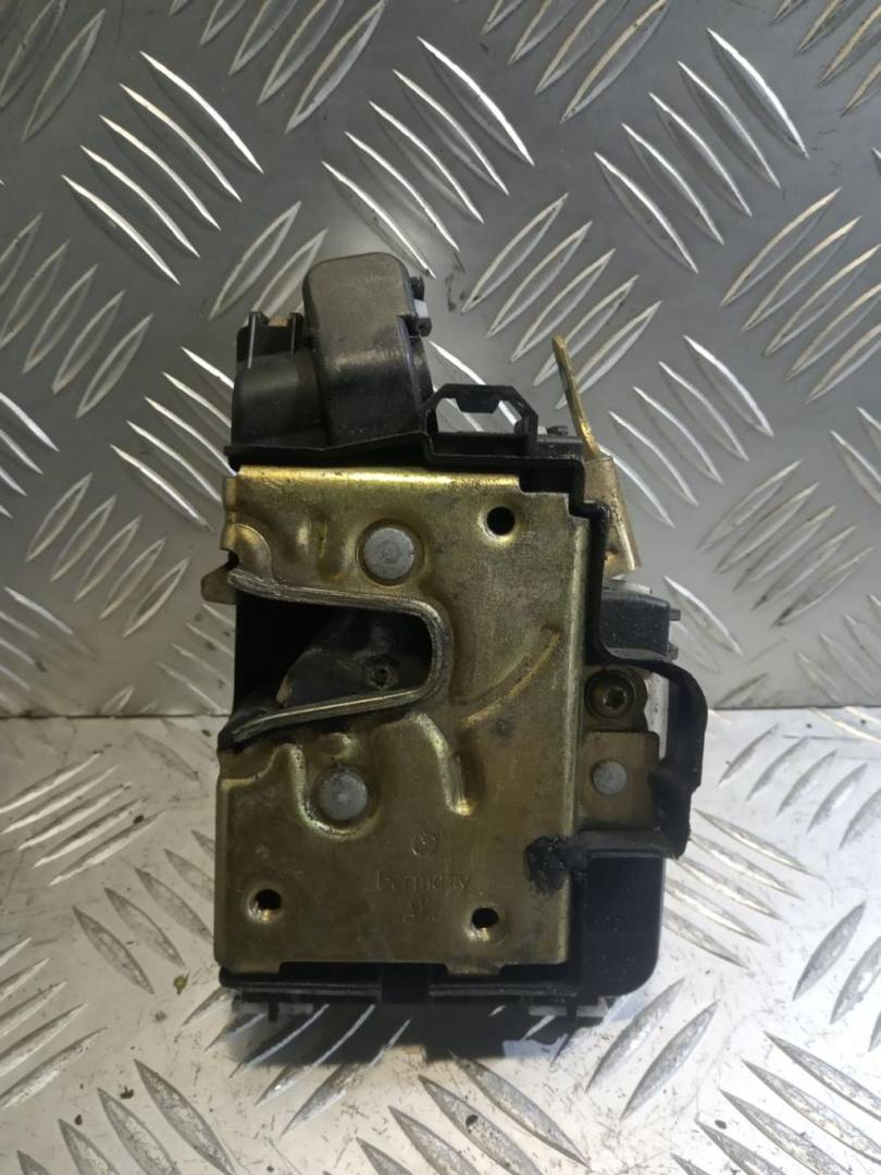 замок двери передней правой Volkswagen Golf 3 поколение 1996, хетчбэк 5 дв., 1H1837016L - фото №1