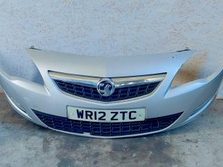 бампер передний Opel Astra J [рестайлинг] 2012, 1.7 л., CRDi, A 17 DTE, дизель, 5МКПП, серебристый, передний привод, правый руль, 332550271