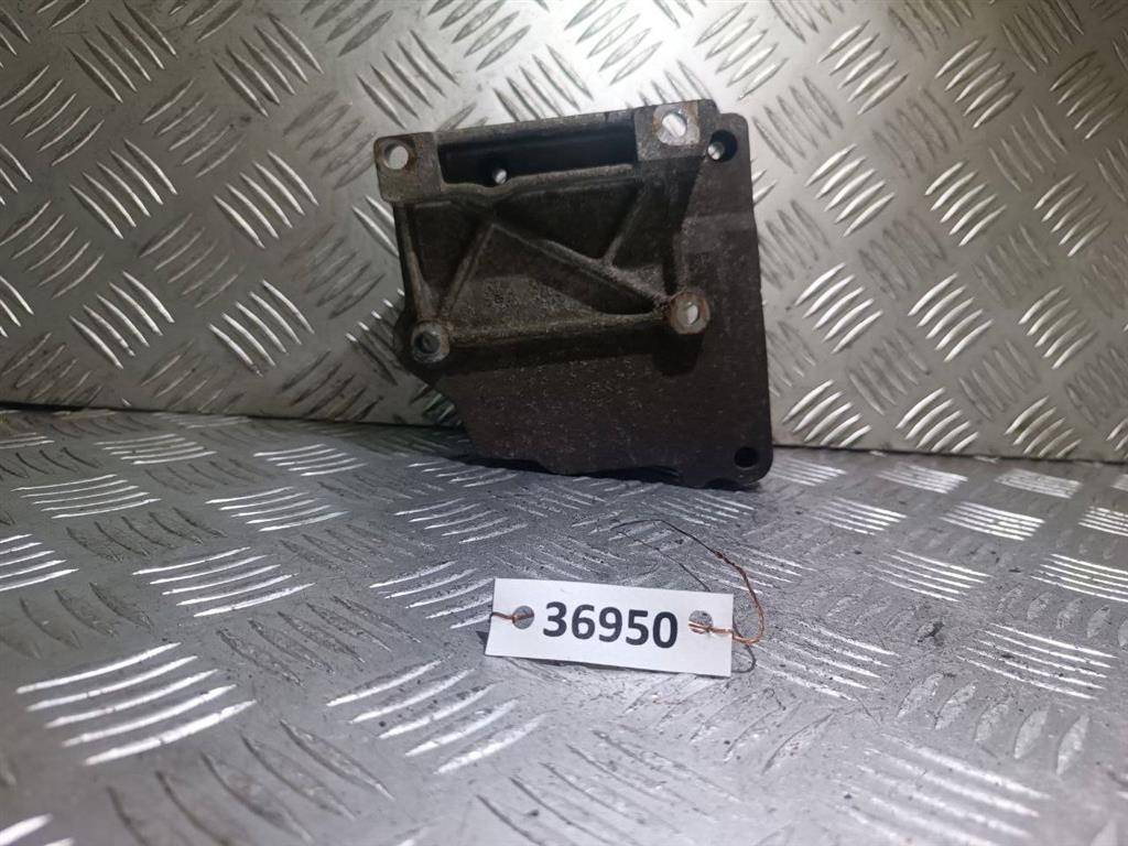 кронштейн компрессора кондиционера Citroen C4 1 поколение 2004, 1.6 л., i, бензин, 9657137480 - фото №1