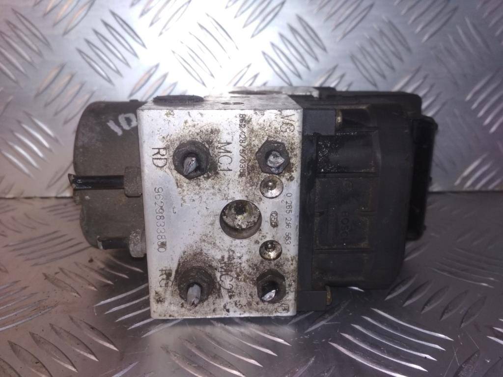 блок ABS Citroen Xsara 1 поколение 1997, 1.8 л., i, бензин, МКПП, 9629833880, 0265216553, 0273004278 - фото №1