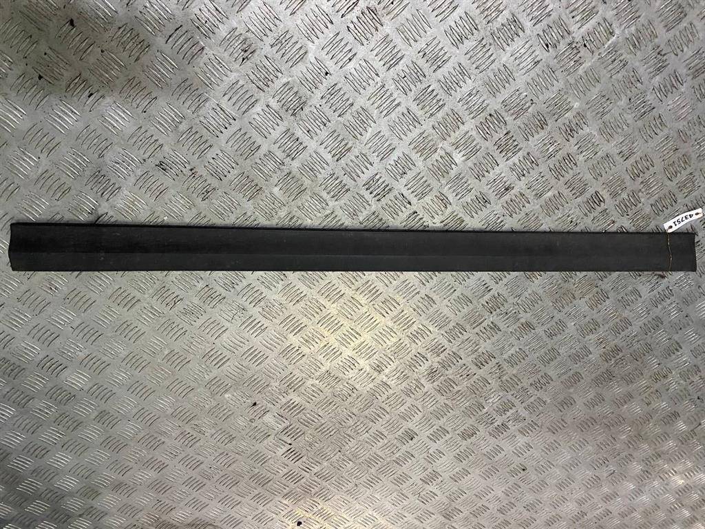 молдинг двери передней правой Volkswagen Passat B4 1994, 3A0853516 - фото №1