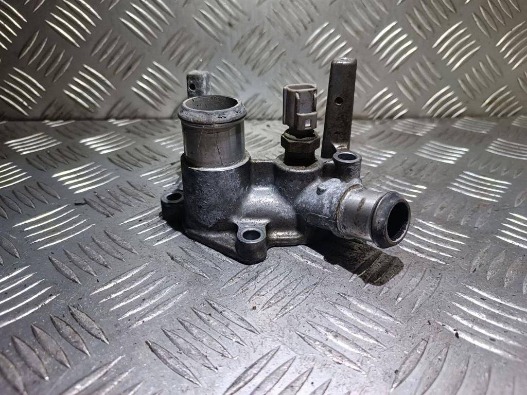 фланец (тройник) системы охлаждения Ford C-Max 1 поколение 2007, 1.6 л., HPi, бензин, 1N1G8594 - фото №1