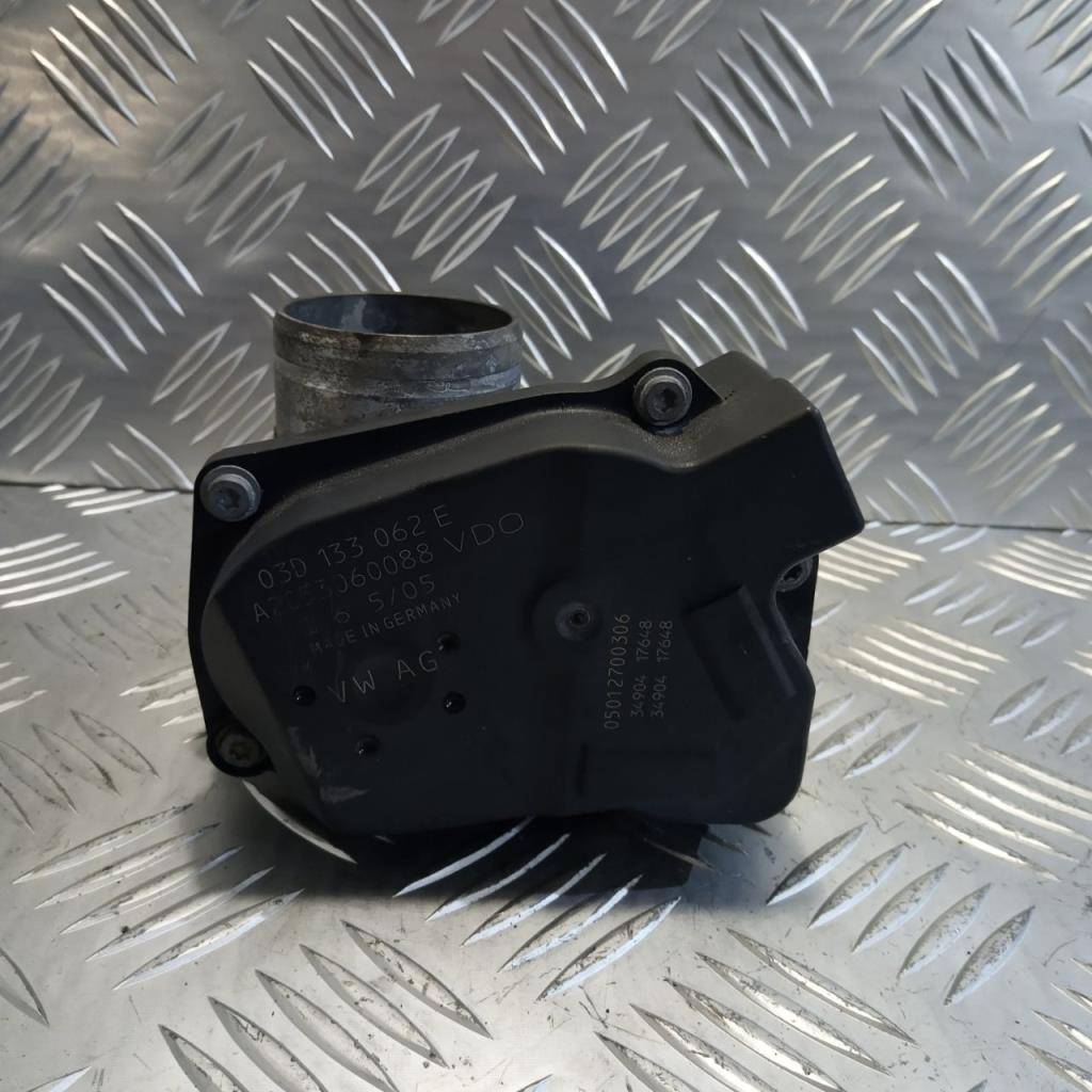 заслонка дроссельная Volkswagen Polo 4 поколение 2005, 1.2 л., i, бензин, 03D133062E - фото №1