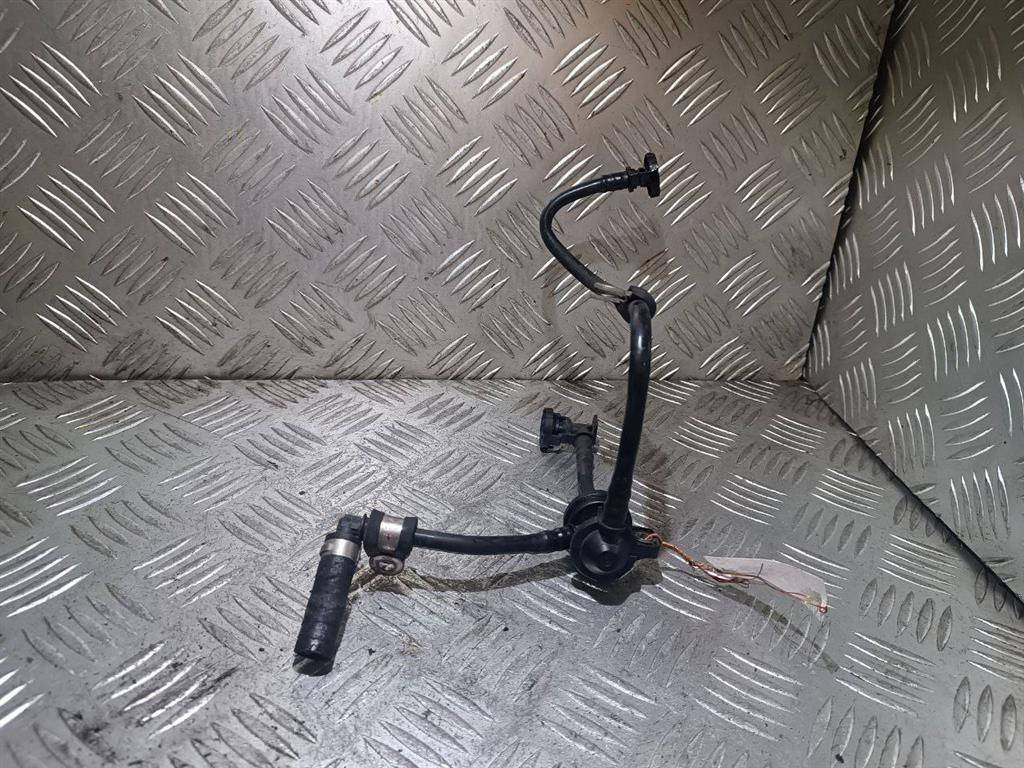 трубка вакуумная Audi A4 B7 2005, 2.0 л., TFSI, бензин, 06F133529C - фото №1