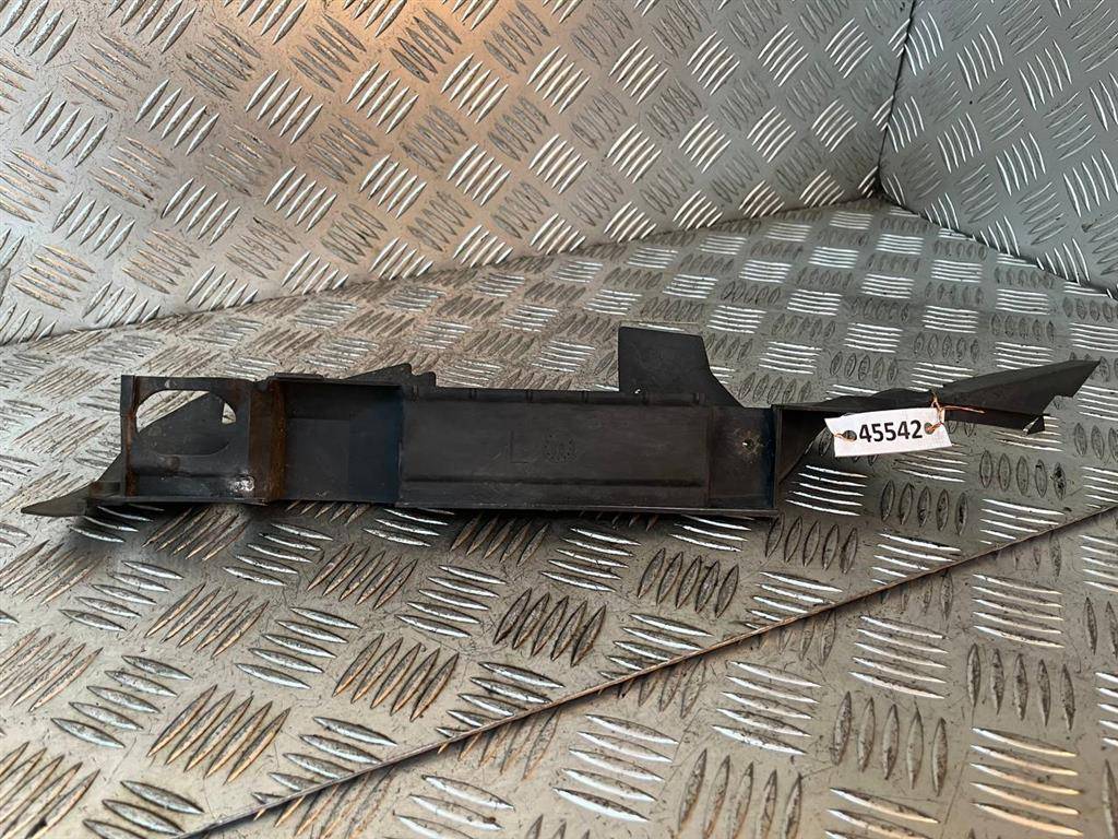 воздуховод (дефлектор) радиатора Volkswagen Passat B5 1996, 3B0121283 - фото №1