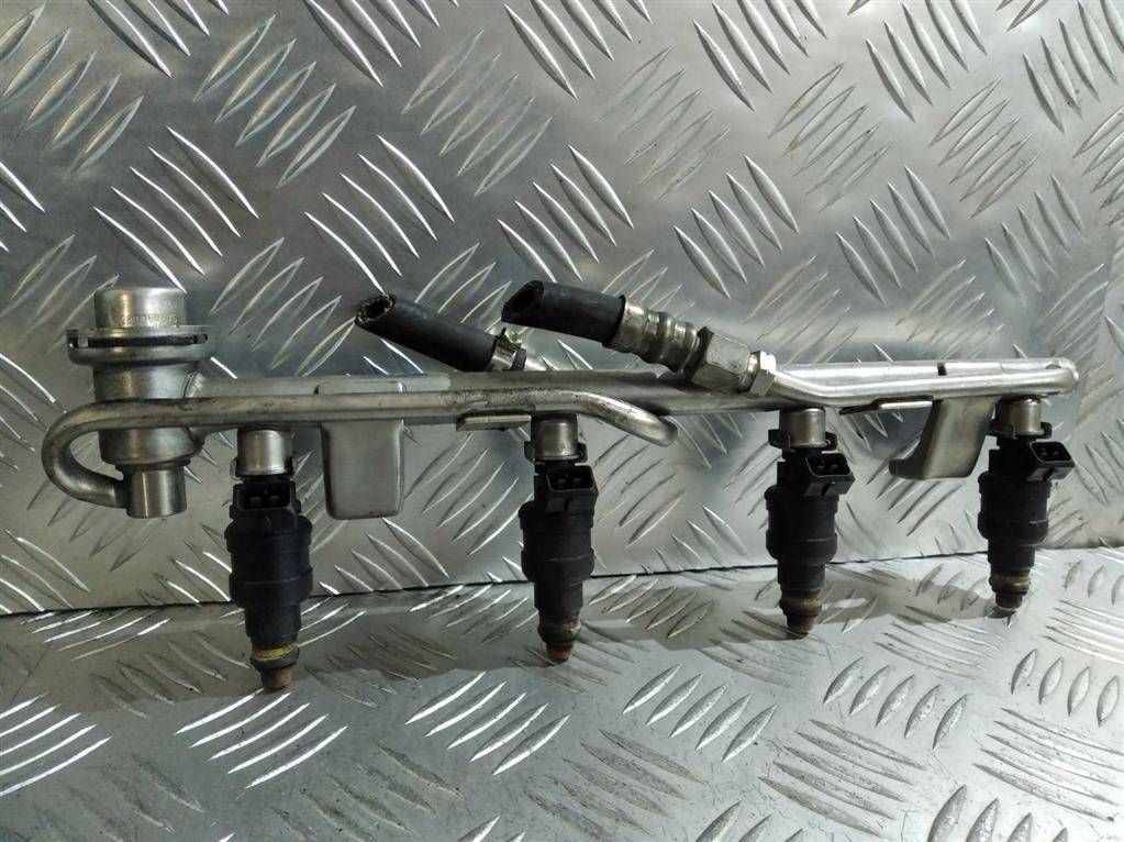 топливная рампа Audi A4 B5 1998, 1.8 л., i, бензин, 0280150444, 058133551A, 058133681 - фото №1
