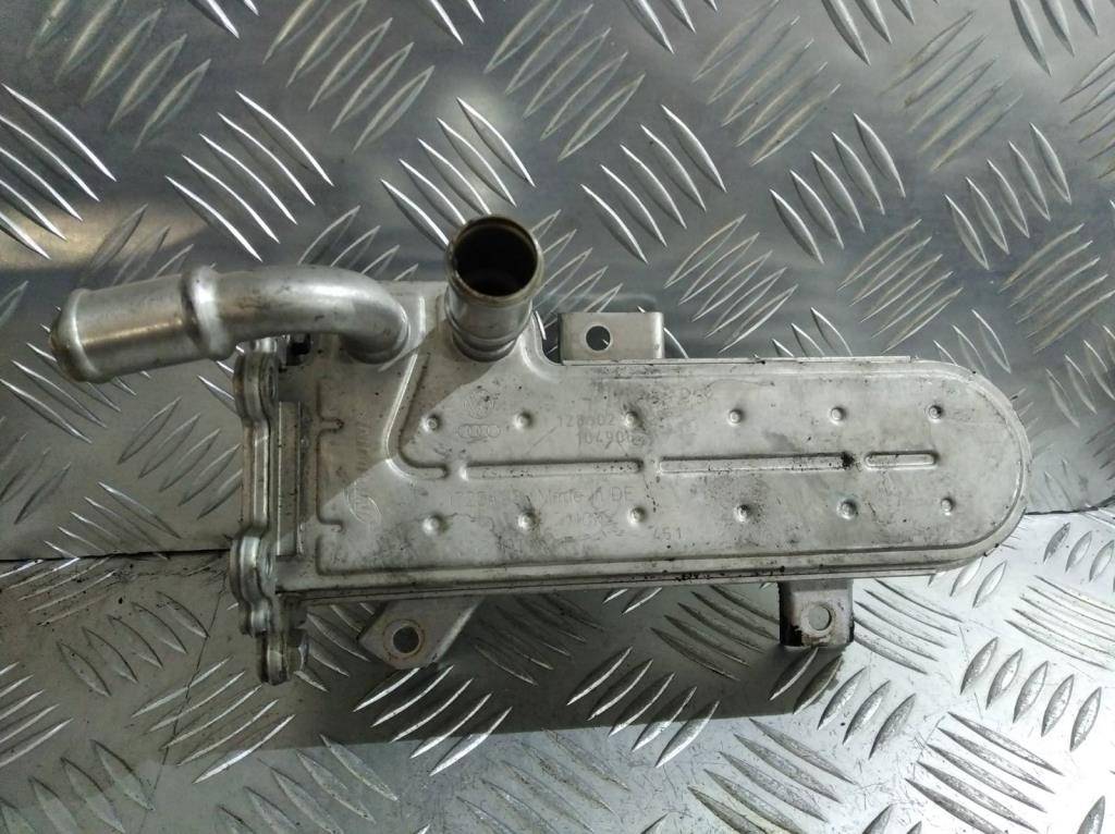 охладитель EGR / Радиатор EGR Volkswagen Golf 4 поколение 2002, 1.9 л., TDi, дизель, 038131513D - фото №1