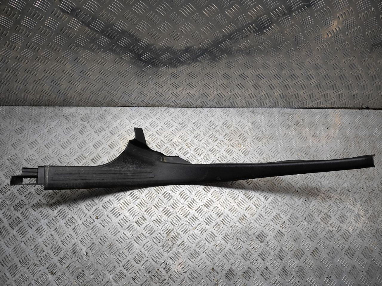 накладка на порог Audi A6 4F/C6 2006, 2.4 л., i, BDW, бензин, вариатор, чёрный, седан, передний привод, правый руль, 4F0867767 - фото №1