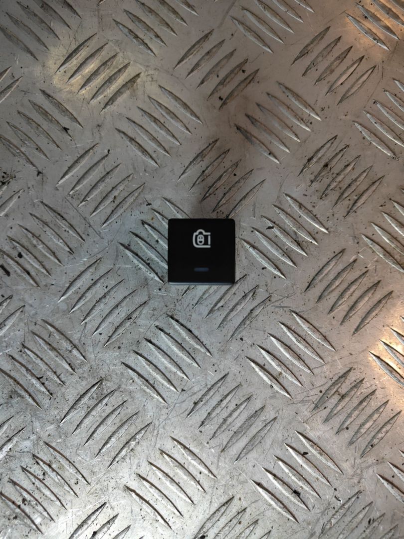 кнопка центрального замка Citroen Berlingo 2 поколение (B9) 2012, 1.6 л., HDi, 9HN (DV6ETED), дизель, МКПП, белый, фургон, передний привод, правый руль, 96583098 - фото №1