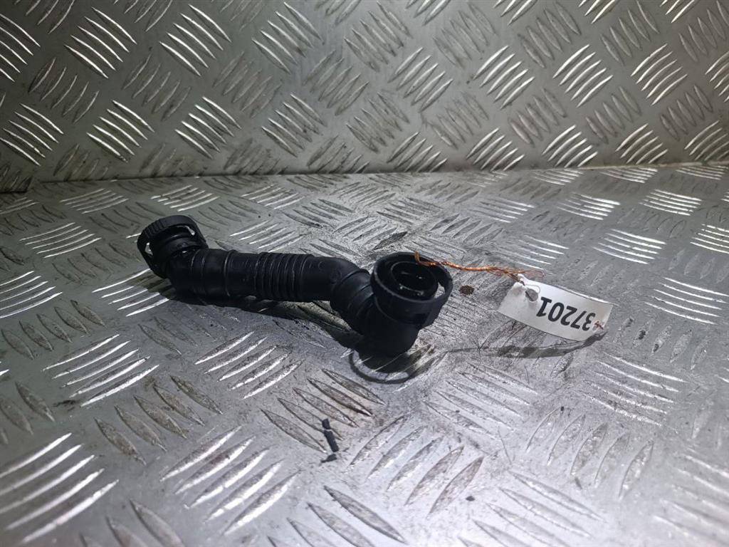 патрубок вентиляции картера Volkswagen Passat B6 2007, 1.9 л., TDi, дизель, 03G103493D - фото №1