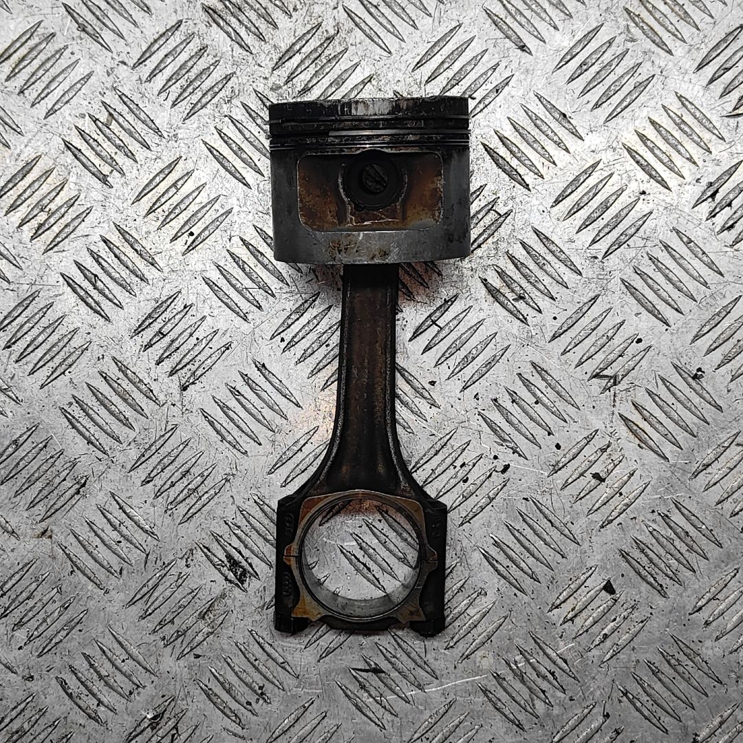 поршень Audi 80 8C/B4 1994, 2.0 л., i, ABK, бензин, МКПП - фото №1