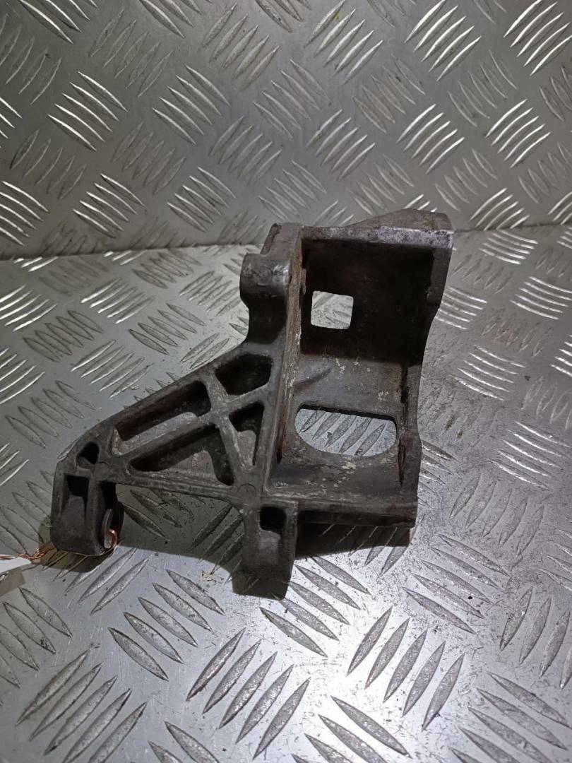 кронштейн гидроусилителя Volkswagen Sharan 1 поколение 1999, 1.9 л., TDi, дизель, 028145523E - фото №1