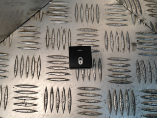 кнопка центрального замка Citroen Berlingo 2 поколение (B9) 2012, 1.6 л., HDi, 9HN (DV6ETED), дизель, МКПП, белый, фургон, передний привод, правый руль, 96582880