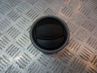 дефлектор обдува салона Citroen Berlingo 2 поколение (B9) 2012, 1.6 л., HDi, 9HN (DV6ETED), дизель, МКПП, белый, фургон, передний привод, правый руль, 96808993