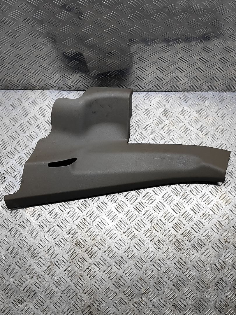 обшивка стойки Audi Q7 4L 2006, 3.0 л., TDi, BUG, дизель, АКПП, бежево-серый, внедорожник 5 дв., полный привод, правый руль, 4L0867767 - фото №1