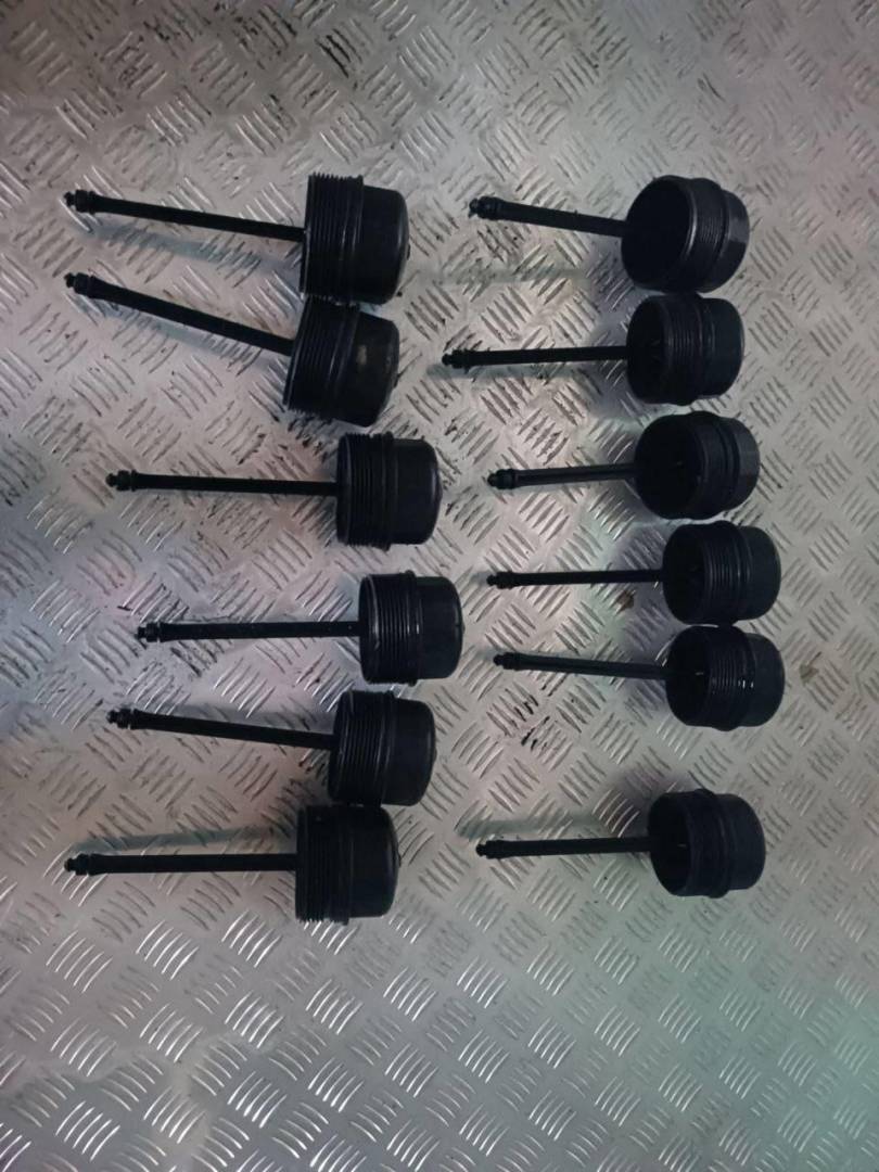 крышка масляного стакана Volkswagen Golf 4 поколение 1999, 1.9 л., TDi, дизель, 38115433 - фото №1