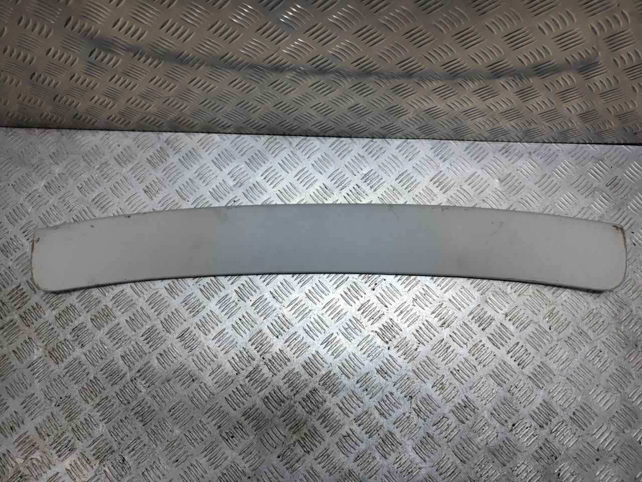 обшивка багажника Volkswagen Passat B6 2009, 2.0 л., TDi, CBAA, дизель, 6МКПП, серебристый, седан, передний привод, правый руль, 3C5867617 - фото №1