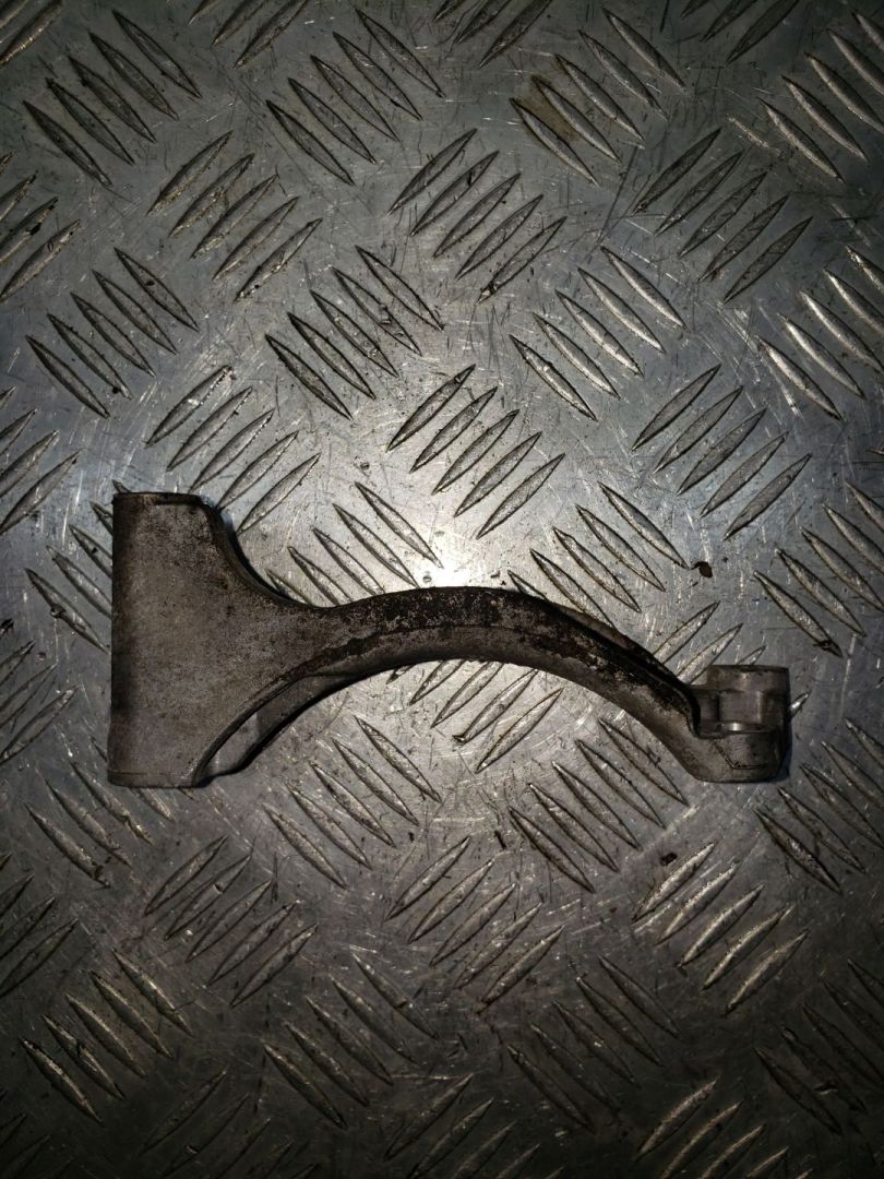 кронштейн компрессора кондиционера Volkswagen Touareg 1 поколение 2006, 2.5 л., TDi, BAC, дизель, АКПП, полный привод, 070260885A - фото №1