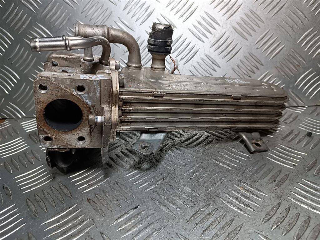 охладитель EGR / Радиатор EGR Volkswagen Passat B6 2006, 1.9 л., TDi, дизель, 038131513AD - фото №1
