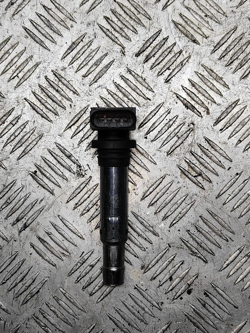 катушка зажигания Volkswagen Polo 4 поколение 2003, 1.2 л., i, CGPA, бензин, МКПП, передний привод, 036905715E - фото №1