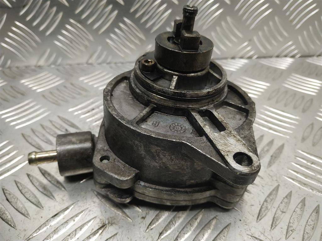 насос вакуумный Chrysler PT Cruiser 1 поколение 2003, 2.2 л., CRD, дизель, A6642300165 - фото №1