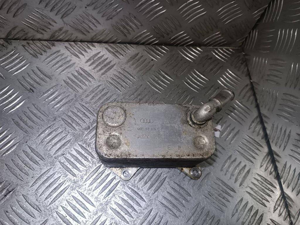 теплообменник масляного фильтра Audi A4 B7 2005, 2.0 л., TFSI, бензин, 06D117021C - фото №1