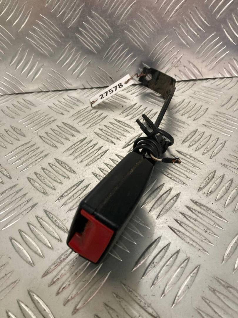 замок ремня безопасности Volkswagen Passat B6 2010, 3C0857756E - фото №1