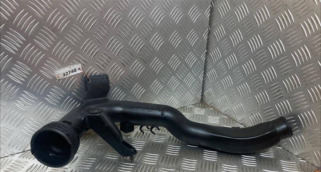 патрубок воздушного фильтра Audi A6 4B/C5 2000, 1.9 л., TDi, дизель, 8E0145762E - фото №1