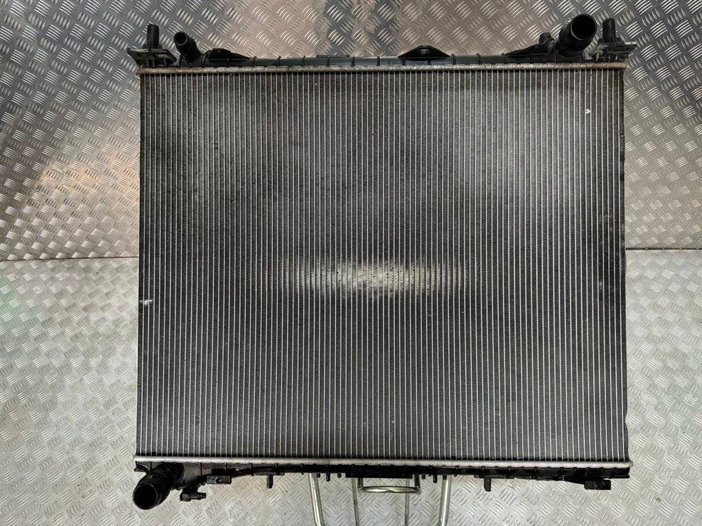 радиатор (основной) Land Rover Discovery 5 поколение 2018, 3.0 л., 306DT, дизель, АКПП, фиолетовый, полный привод, правый руль, FPLA19E839AJ - фото №1