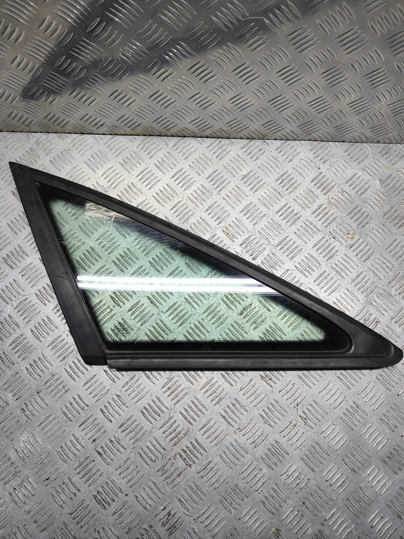 стекло кузовное боковое левое Audi A6 4F/C6 2006, 2.4 л., i, BDW, бензин, вариатор, чёрный, седан, передний привод, правый руль, 43R00081 - фото №1