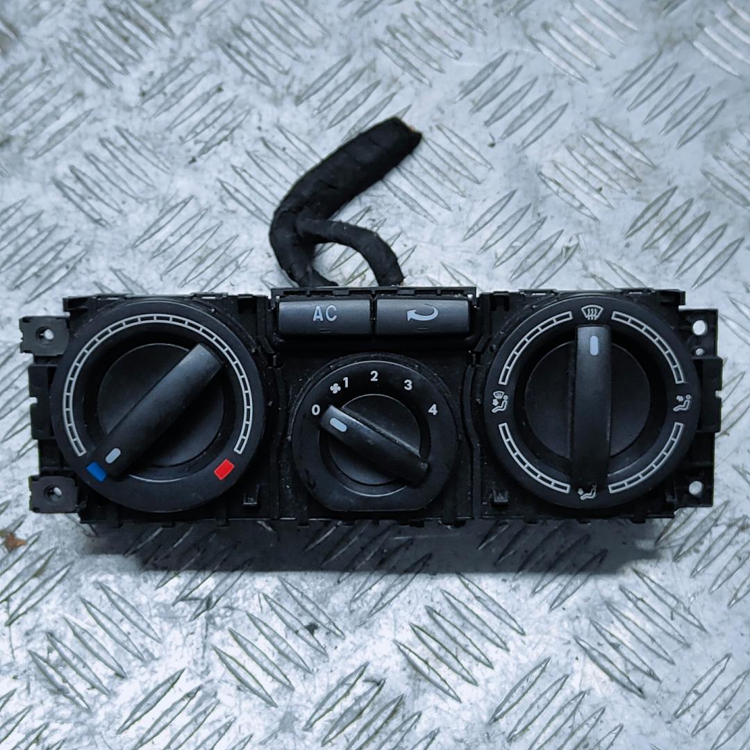 блок управления печки / климат-контроля Volkswagen Transporter T5 2006, 2.5 л., TDi, AXD, дизель, робот, серебристый, микроавтобус, передний привод, правый руль, 7H0820045AH - фото №1