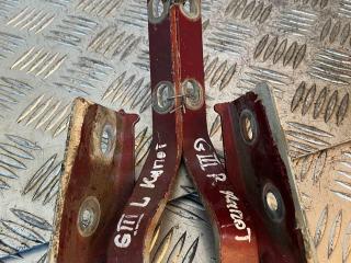 петля капота Volkswagen Golf 3 поколение 1995, 1H0823302